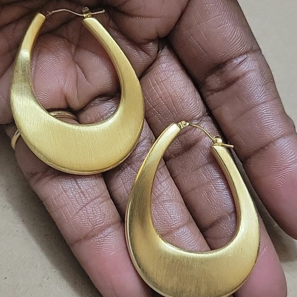 14K ITALIAN YG MILOR OVAL SHAPE HOOPS NWOT